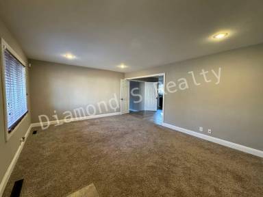Main picture of 2628 E Belmont St
