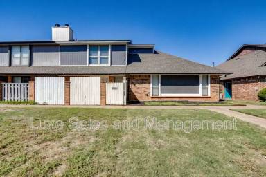 Main picture of 13813 Fairhill Ave