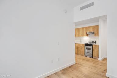 Main picture of 61 W 104th St