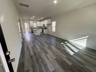 Main picture of 203 Ridge Creek Dr