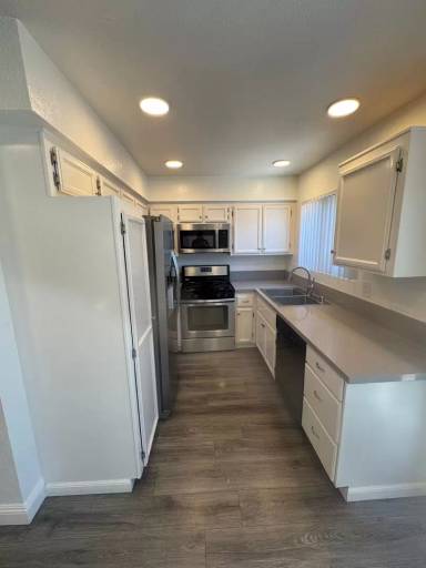 Main picture of 175 E 21st St