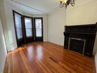 Main picture of 33 S Lake Ave