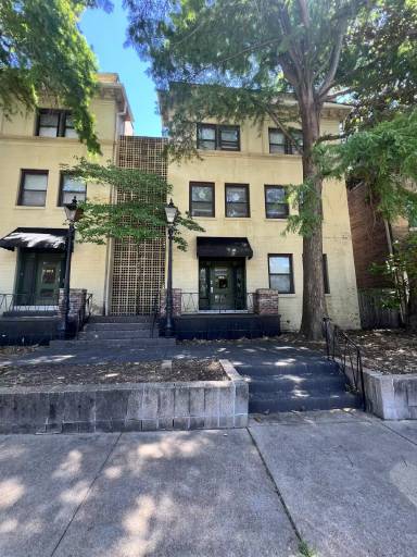 Main picture of 322 N Newstead Ave
