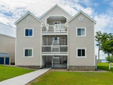 Main picture of 89 Country Club Dr