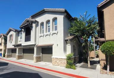 Main picture of 425 S Meadowbrook Dr Townhomes