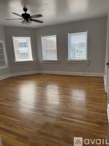 Main picture of 112 Main St W