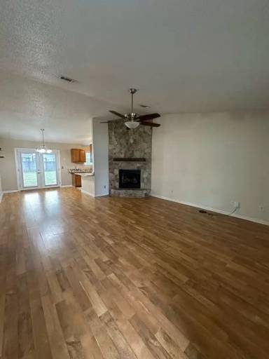 Main picture of 130 Lakeside Dr