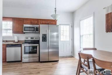 Main picture of 628 Ashwood Ave