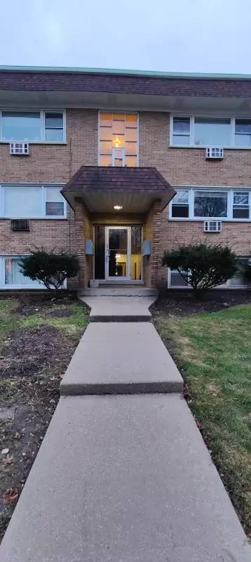 Main picture of 255 E Oak St
