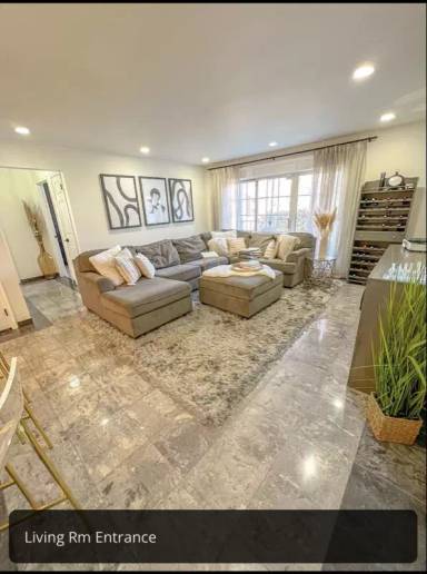 Main picture of 800 River Rd