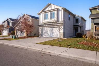 Main picture of 133 S Baraya Way
