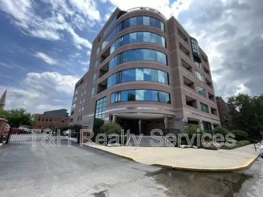 Main picture of 225 N New Jersey St