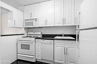 Main picture of 400 E 71st St Apartments