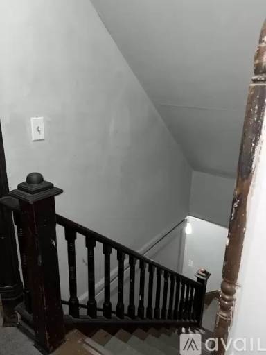 Main picture of 715 E Main St