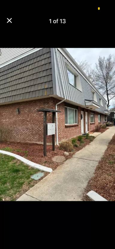 Main picture of 979 S Lake St
