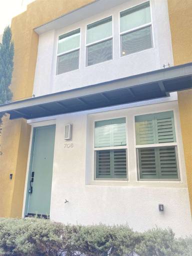 Main picture of 708 Harbor Ln