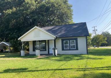 Main picture of 906 E Main St