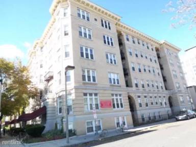 Main picture of 105 Peterborough St
