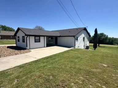 Main picture of 119 Lakeview Dr