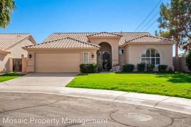 Main picture of 471 W Larona Ln