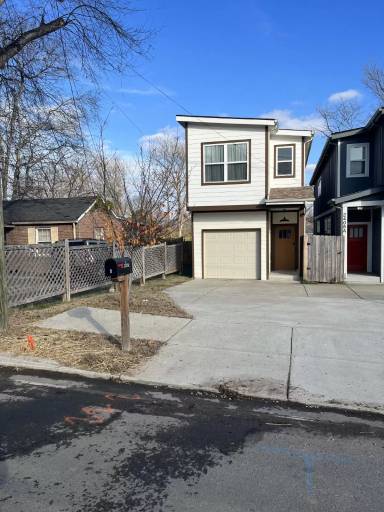 Main picture of 2408 Middle St
