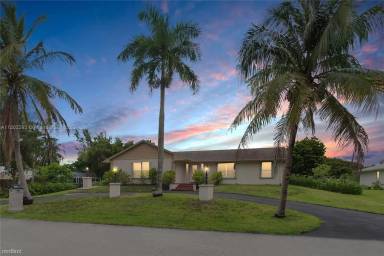 Main picture of 17201 SW 84th Ave
