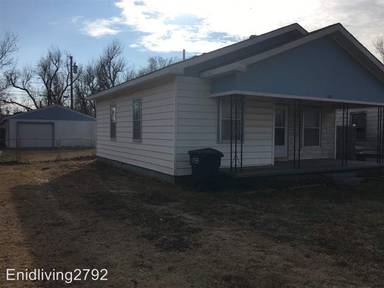 Main picture of 2209 E Oak Ave