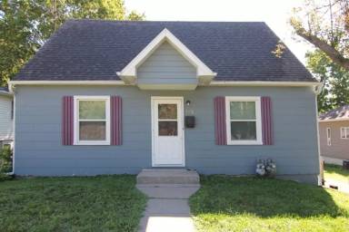Main picture of 740 1/2 Sunset St