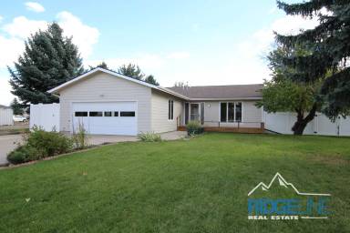 Main picture of 17 Treasure State Dr