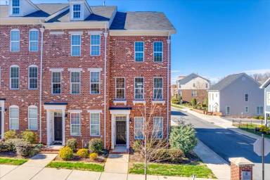 Main picture of 9424 Kings Parade Blvd