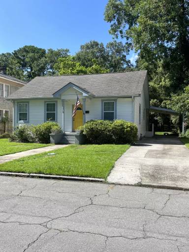 Main picture of 1323 E Duffy St