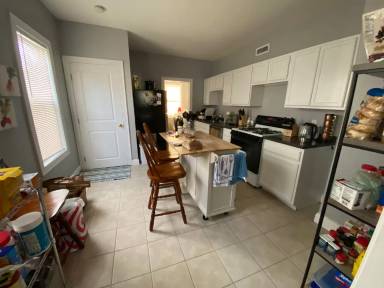 Main picture of 824 Main St
