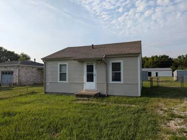 Main picture of 1668 E 72nd St N