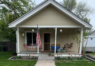 Main picture of 640 W 10th St
