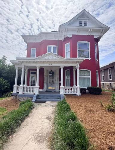 Main picture of 1338 College St