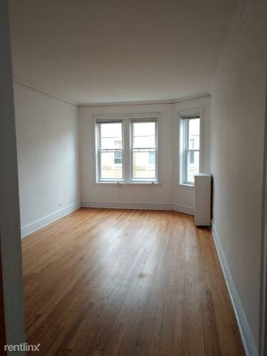 Main picture of 4828 W Addison St