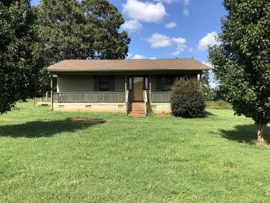 Main picture of 6511 W Oak Hwy