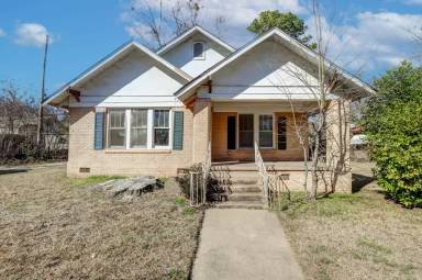 Main picture of 809 E 24th St