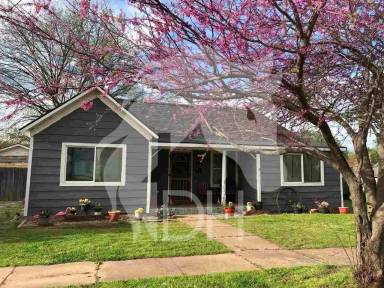 Main picture of 921 Grove St