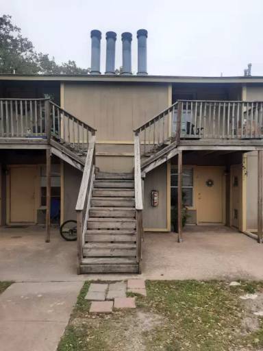 Main picture of 402 Hedgewood Dr