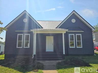 Main picture of 1020 E Main St