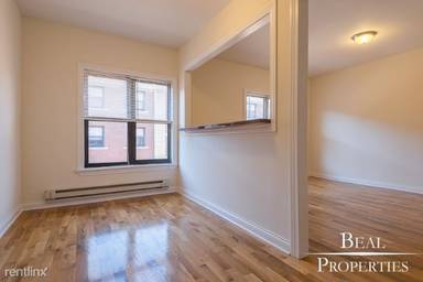 Main picture of 813 W Waveland Ave