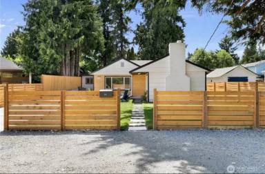 Main picture of 11 SW 100th St