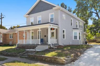 Main picture of 104 E Jefferson St
