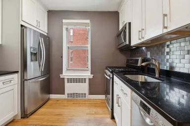 Main picture of 3325 81st St