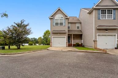 Main picture of 301 Reflection Ln