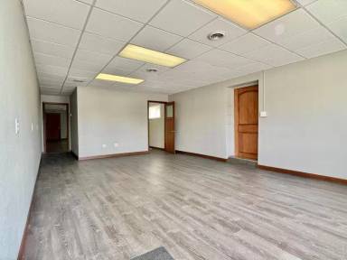 Main picture of 702 E Main St