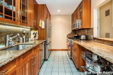 Main picture of 227 Summit Ave