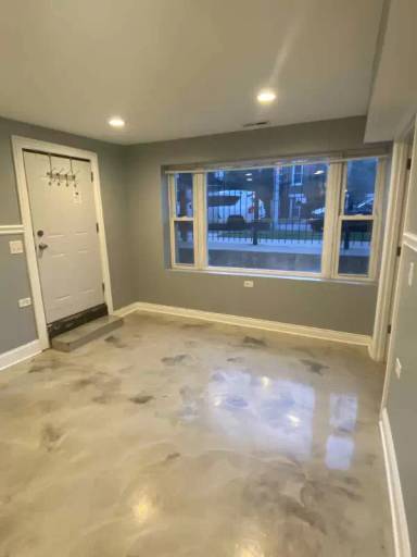 Main picture of 2337 S Sacramento Ave