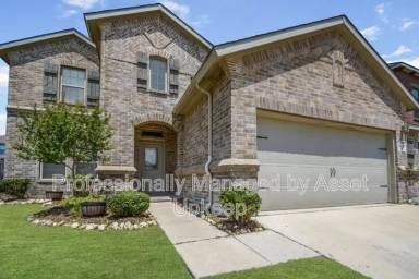 Main picture of 416 Crown Oaks Dr